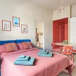 Giulio's Hideaway - Close To Station Nyaraló *
