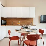 Giulio's Hideaway - Close To Station Milánó