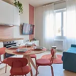 Giulio's Hideaway - Close To Station Nyaraló *