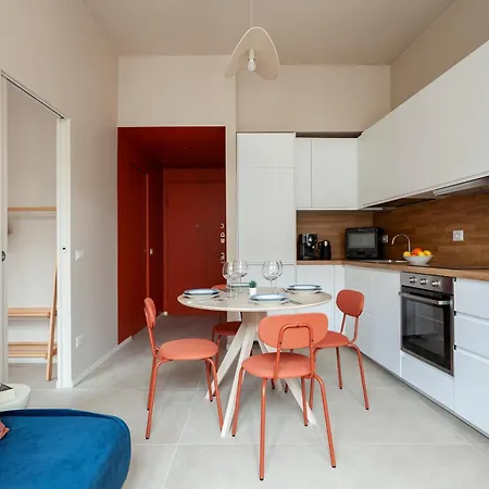 Holiday home Giulio's Hideaway - Close To Station