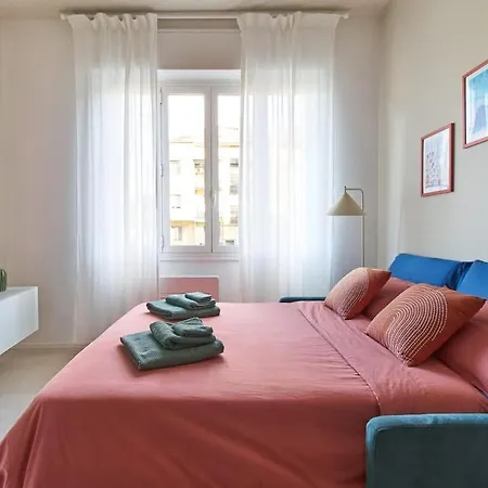 Holiday home Giulio's Hideaway - Close To Station